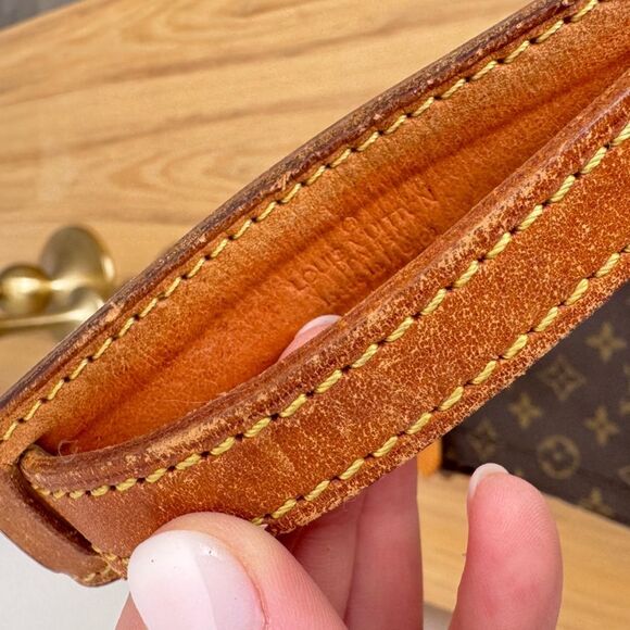 ✅AUTHENTIC✅LOUIS VUITTON SAINT CLOUD MM - Picture 9 of 17